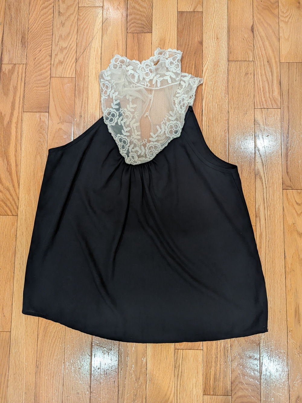 1681 Large Black Sleeveless Tank with White Lace Yoke